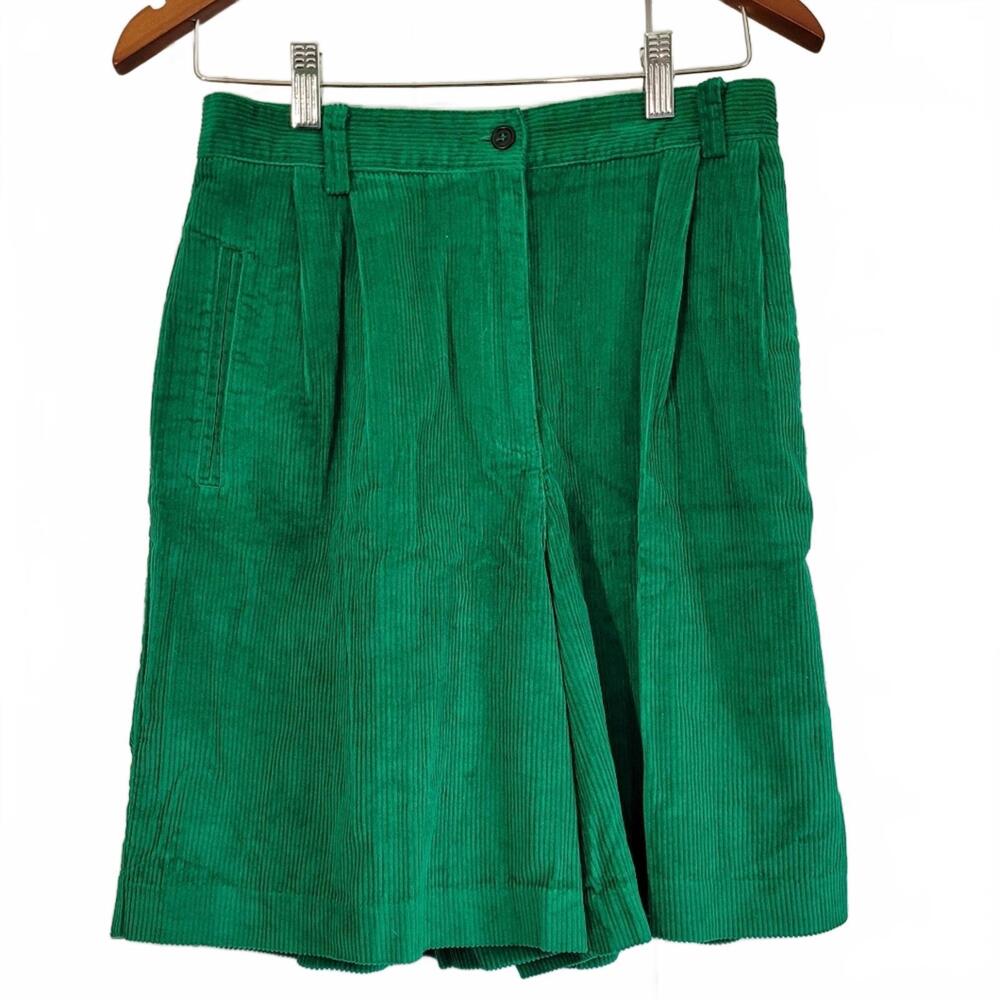 LIZSPORT Ladies Vintage 90s Green Corduroy Shorts Pleated Front High Waist